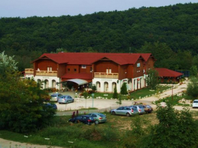  Pollushof Panzió és Étterem  Чольнок